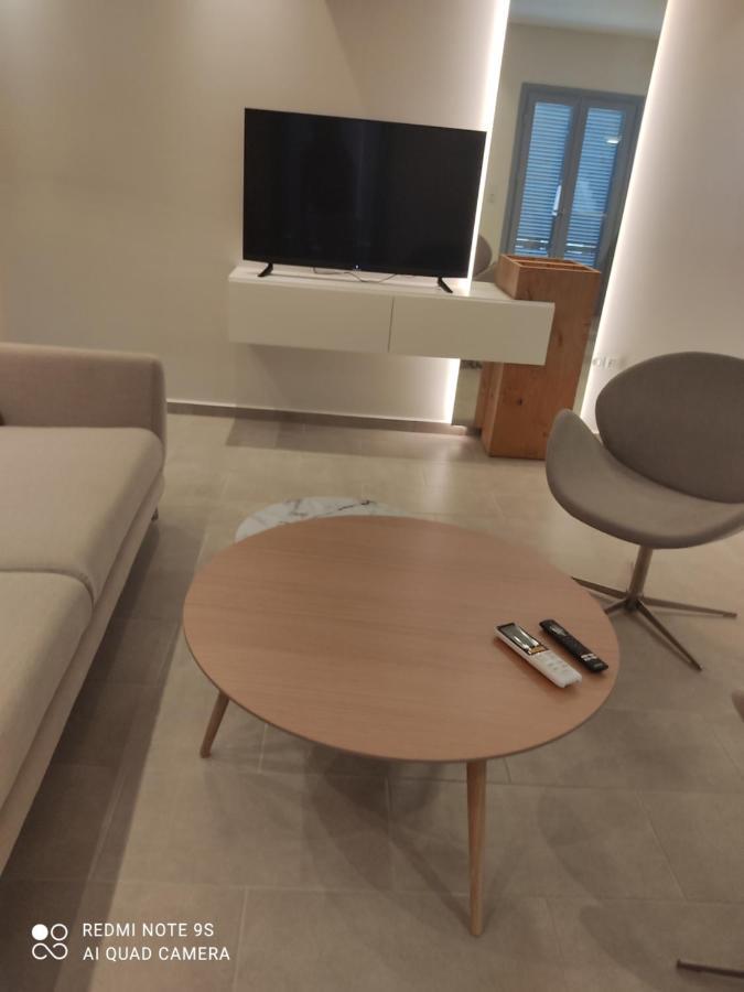 Pink Rose Luxury And Comfort Apartment At The Centre Of Preveza Bagian luar foto